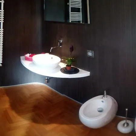 Alex House * 卡利亚里